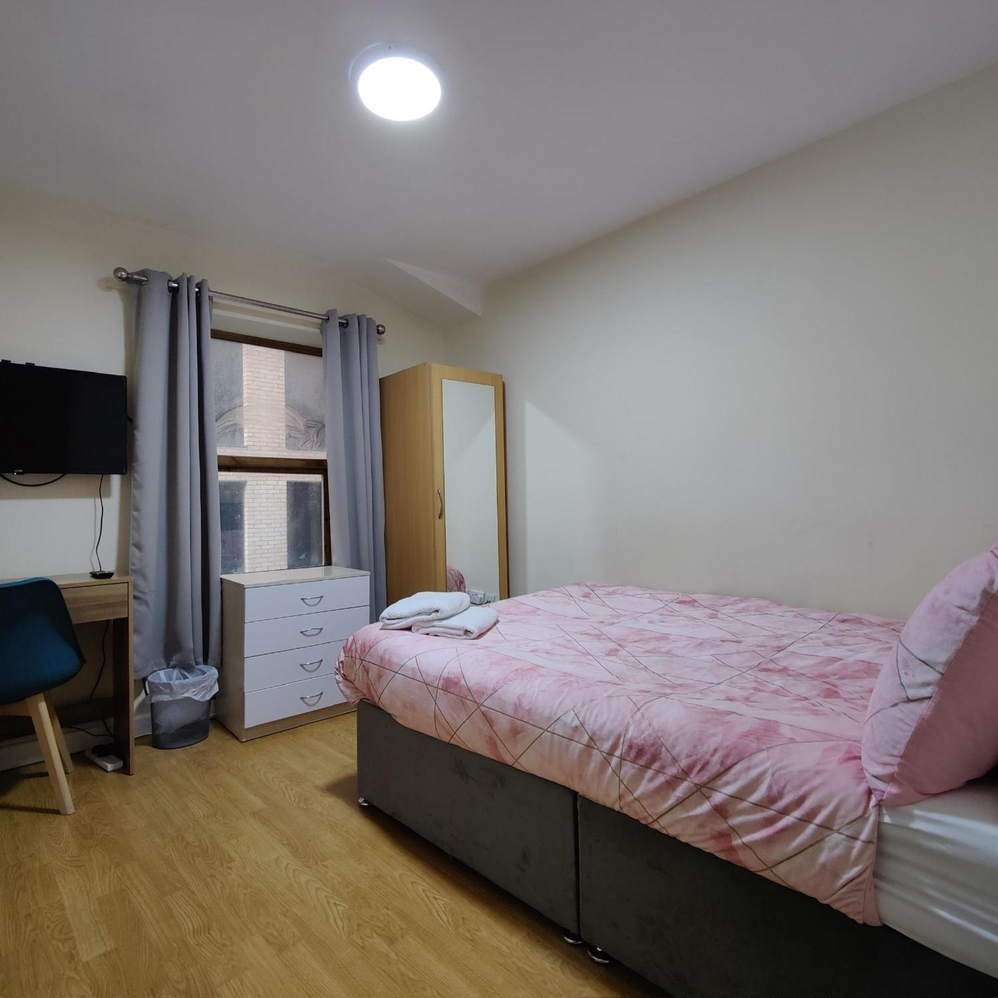 Liverpool City Centre Private Rooms Including Smart Tvs - With Shared Bathroom Номер фото